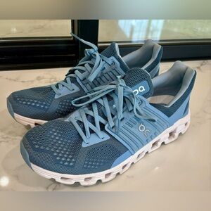 (Like new) Cloudswift On Running Shoes size 10.5 lake | sky